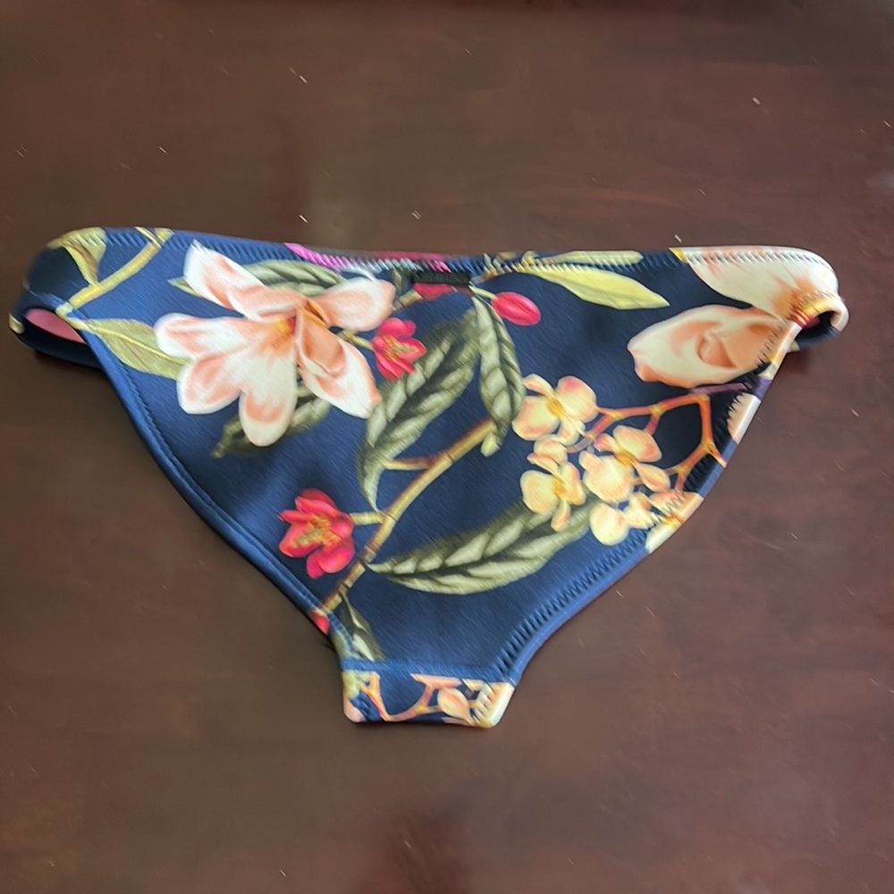 Bikini Set - Picture 5 of 5